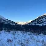 Remote With Hot Tub Near Vettisfossen Øvre Årdal